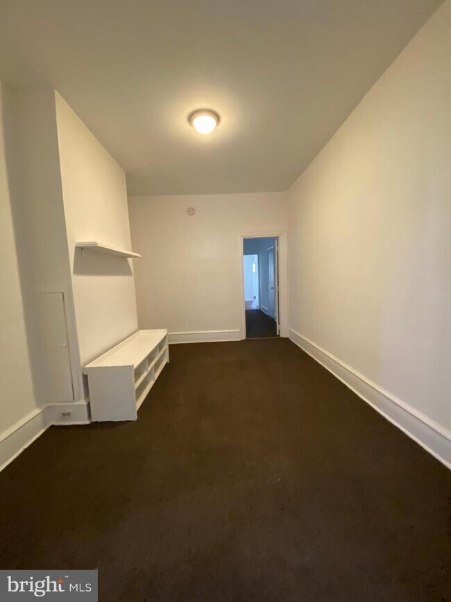 Building Photo - 320 W Somerville Ave