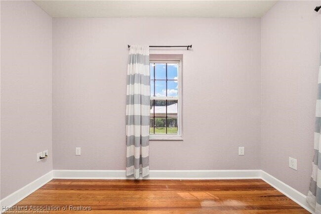 Building Photo - 1110 Hotiyee Ave