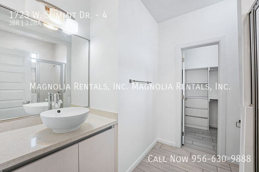 Building Photo - 1723 W Smt Dr