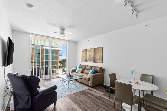 Building Photo - 700 E Boynton Beach Blvd