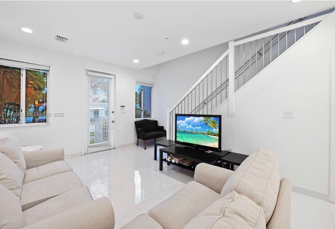 Building Photo - 2641 NE 212th Ter