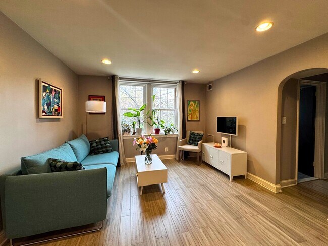 Building Photo - Modernized Fully Furnished 1BR, 1BA Condo at Arbors of Arlington