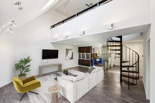 Building Photo - 237 High St