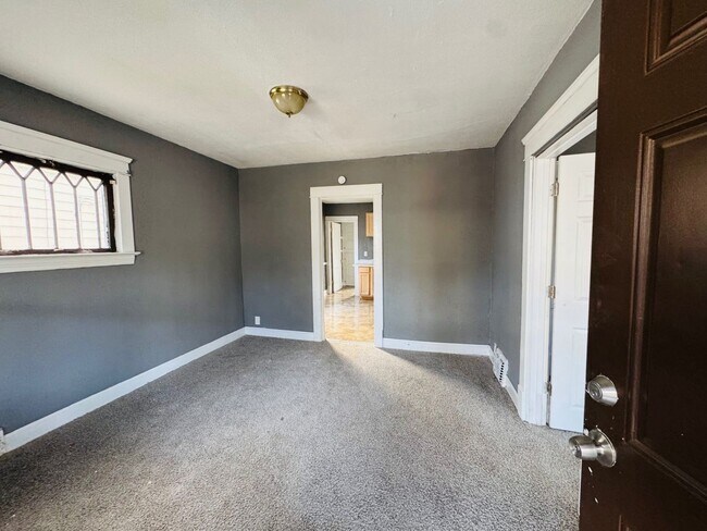 Building Photo - 2816 E 125th St