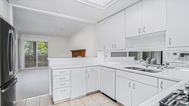 Primary Photo - 206 Paradise Dr