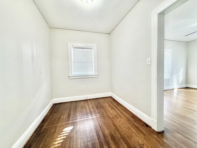 Building Photo - 3920 Fannin St