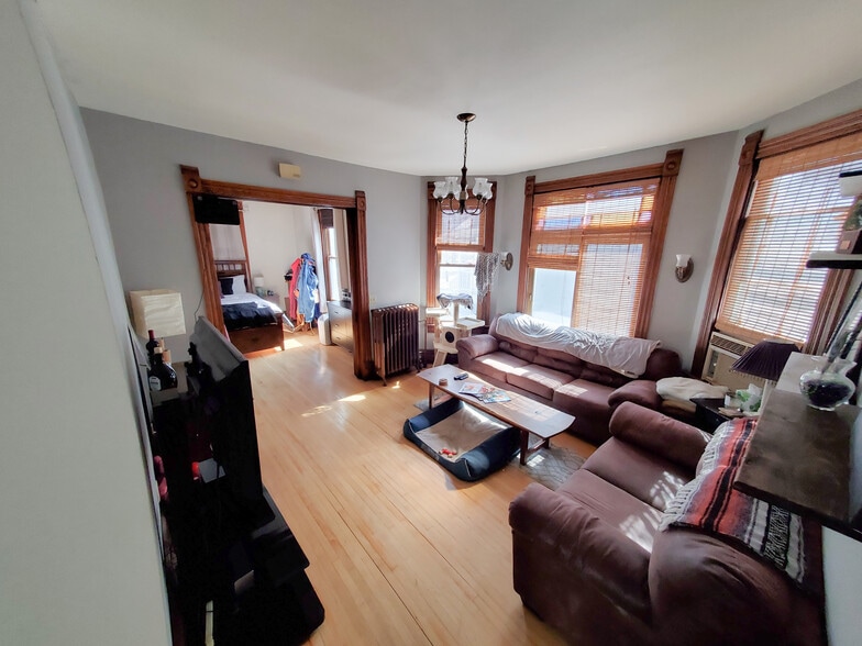 Primary Photo - 373 Daly St