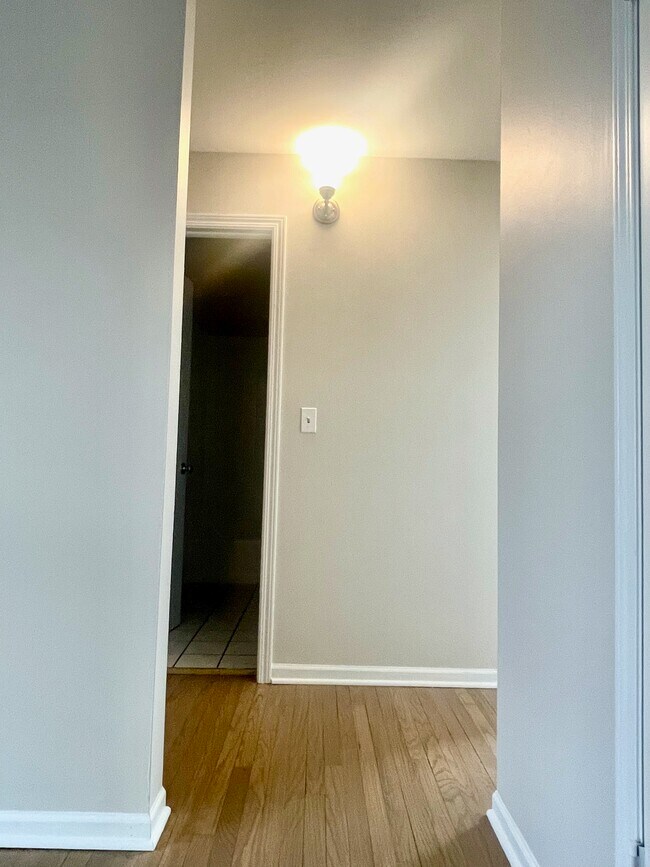 Building Photo - 406 Franklin Ave