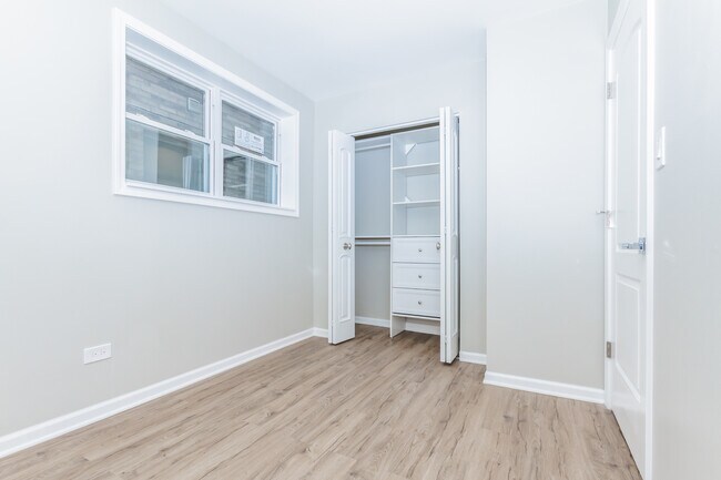 Building Photo - 1343 W 31st St