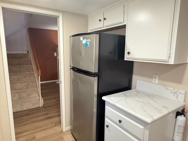 Building Photo - 3 Bedroom Condo available in Arroyo Grande