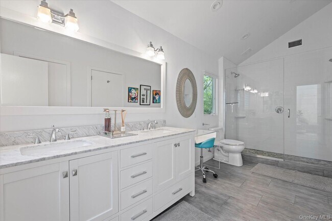 Building Photo - 5 Lakewood Ln