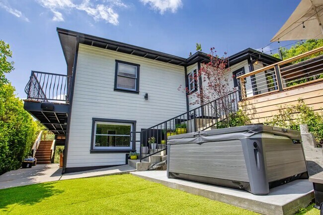 Building Photo - 2597 Dearborn Dr
