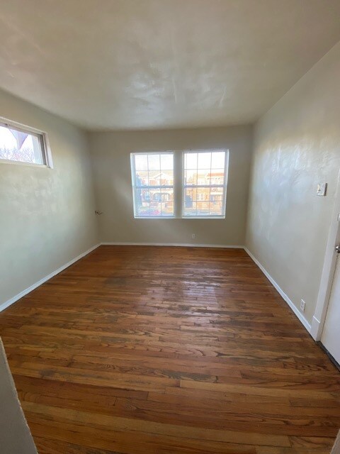 Living room - 5024 Chippewa St