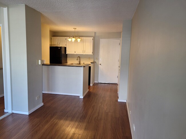 Building Photo - Quiet Makiki unit 1bd, 1bath, 1pkg covered...