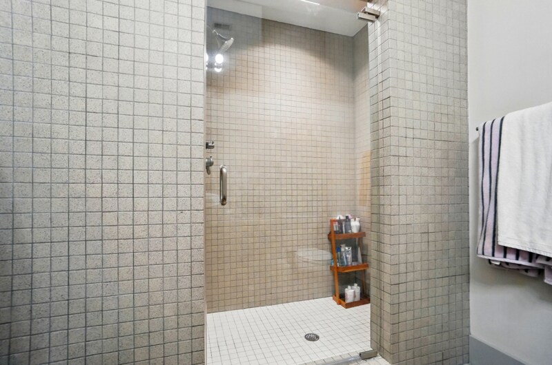 Building Photo - 2133 Southend Dr