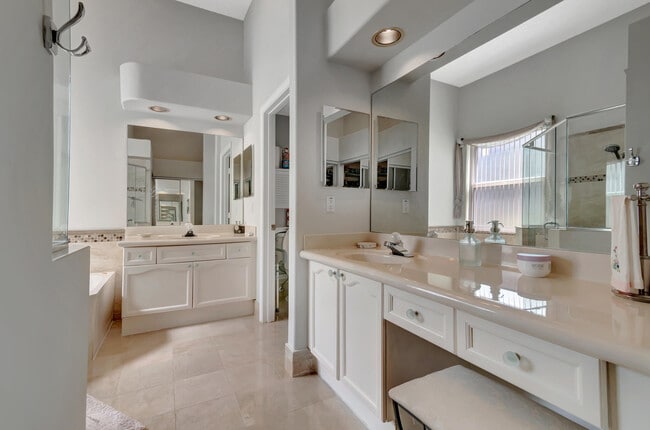 Building Photo - 6506 La Gorce Ln