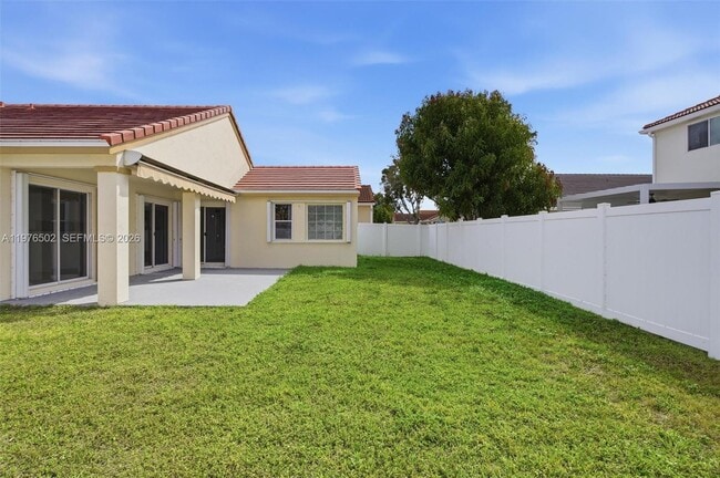 Building Photo - 922 Falling Water Rd