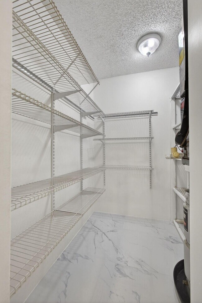 Building Photo - 105 Lake Irene Dr