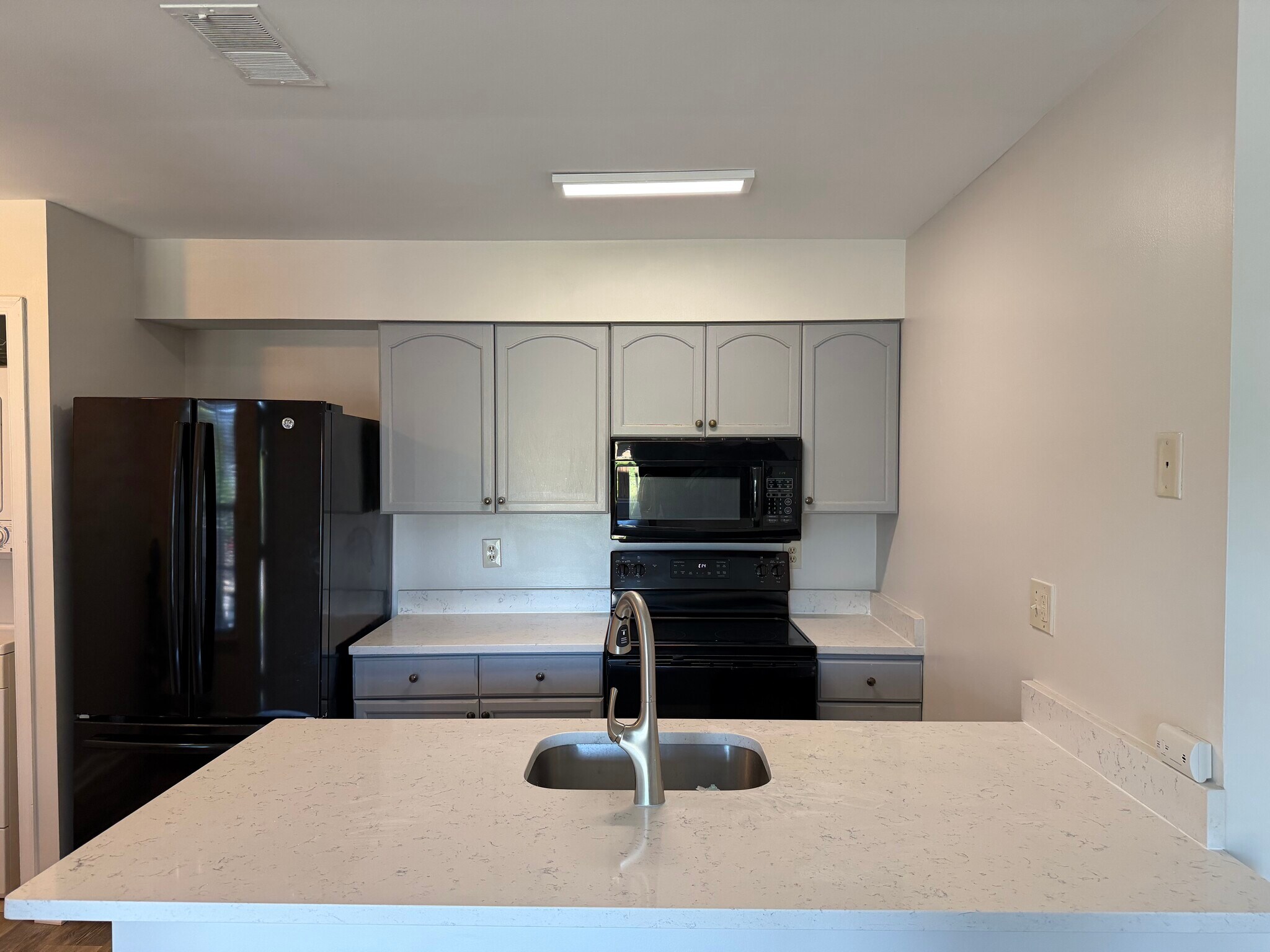 Building Photo - 8610 Beekman Pl