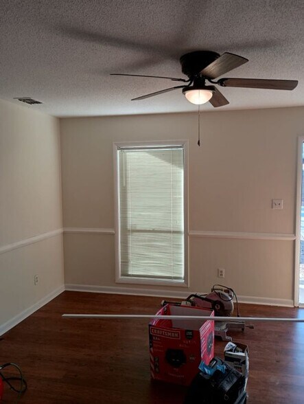 Building Photo - 921 Odom Dr