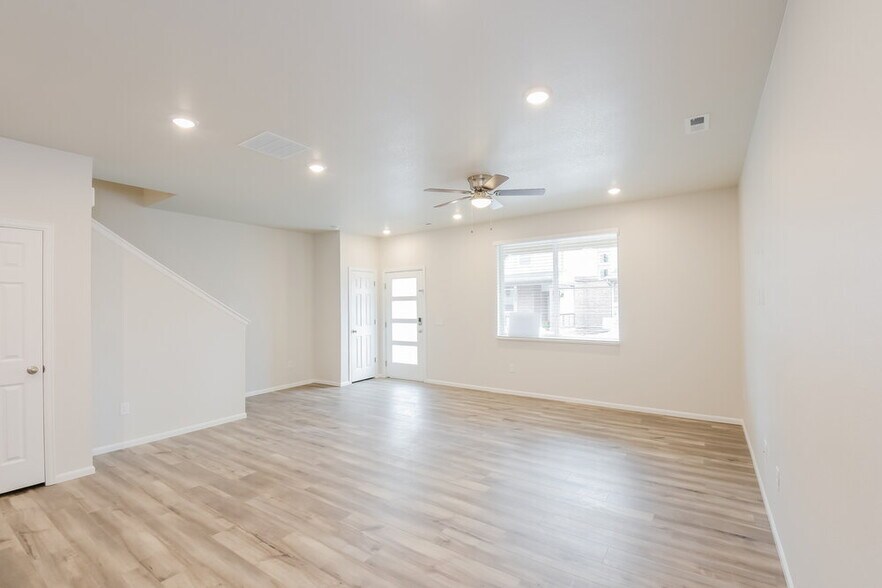 Building Photo - 13971 Vispo Wy