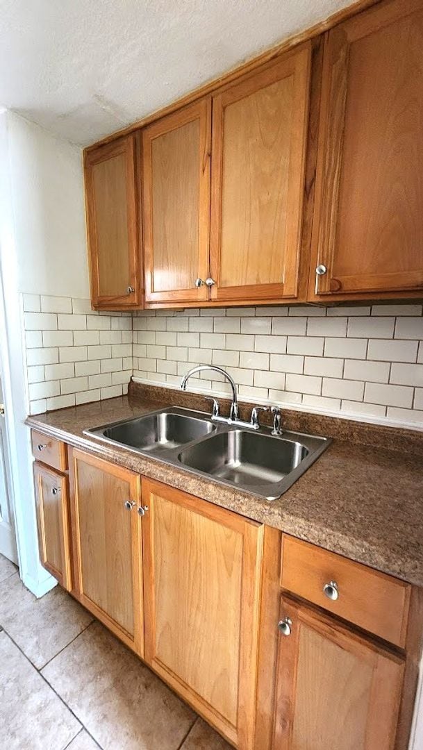 Building Photo - 2 Bed 1 Bath in the University Add Near Pa...