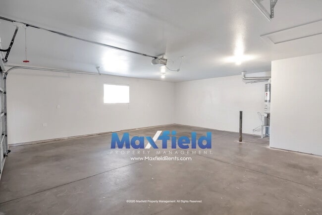 Building Photo - Upstairs Unit - St George - Near Costco and Home Depot Available Now - 3 BD 2 BA 2 GAR