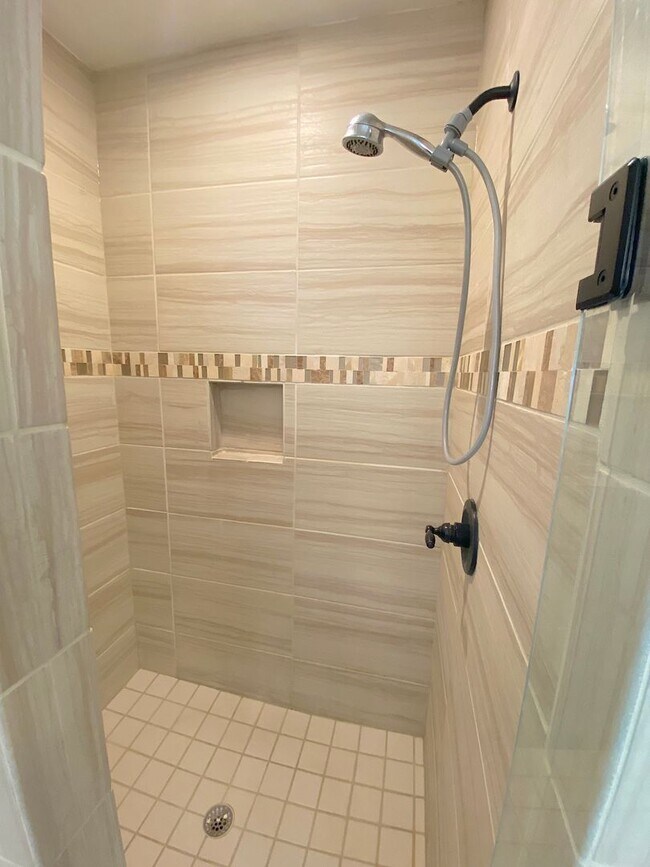 Building Photo - East El Paso 4bed/3bath Refrig A/C