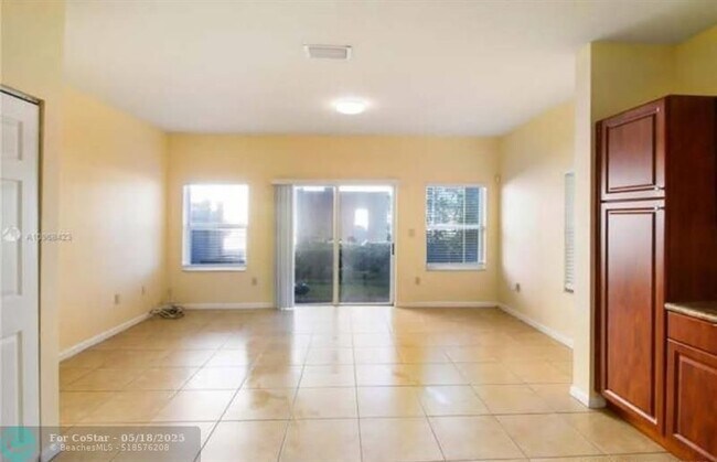 Building Photo - 3069 NW 30th Pl