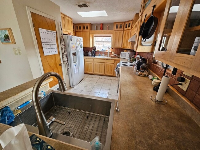 Building Photo - Unique location, breathtaking views, wonde...