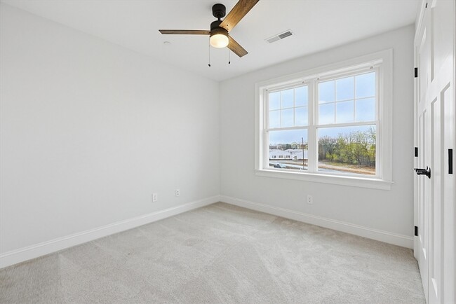 Building Photo - 161 US-1