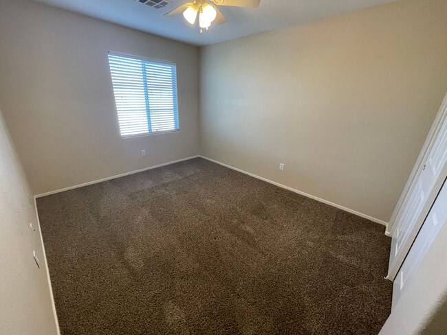 Building Photo - 3 Bedroom 2 1/2 Bathroom w/Den & Loft