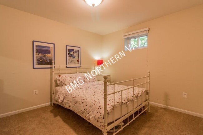 Building Photo - 3019 Seven Oaks Pl