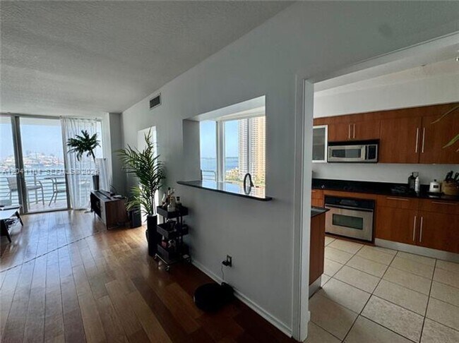 Building Photo - 325 S Biscayne Blvd