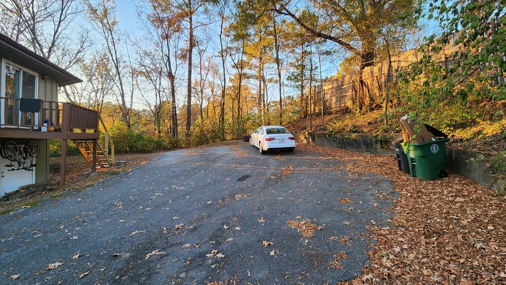 Parking - 735 Germantown Cir