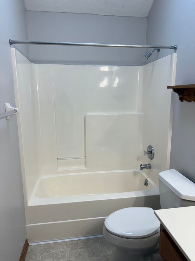 Building Photo - 2110 John St