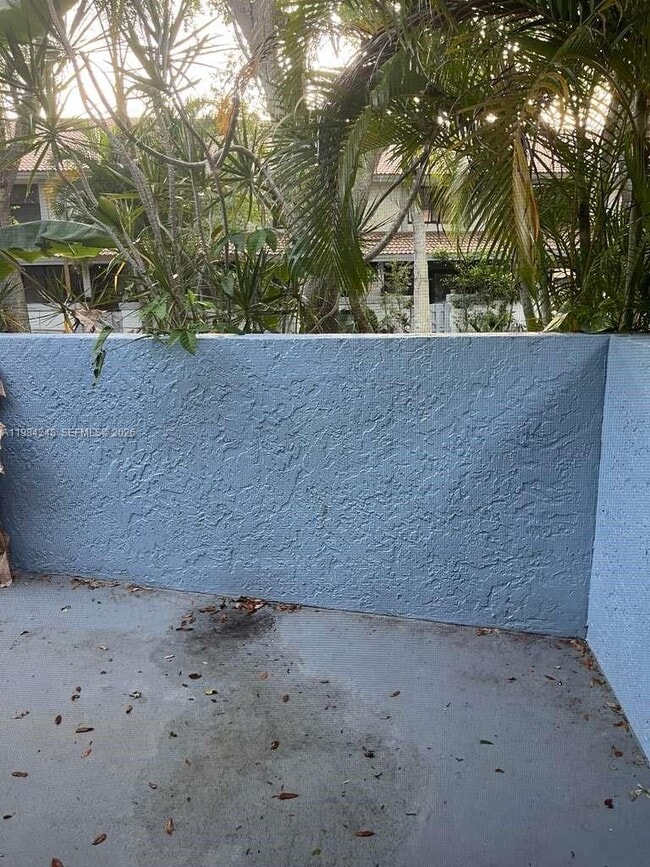 Building Photo - 9787 Riverside Dr