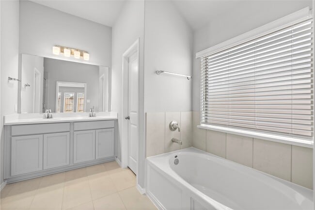 Building Photo - 10414 Starfire Yellow Dr