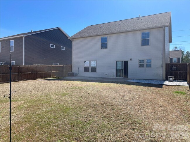 Building Photo - 2909 Old Field Rd