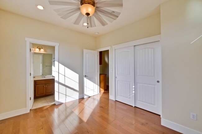 Building Photo - 3-Bed, 3-Bath Home in Sunnyvale near Seven...