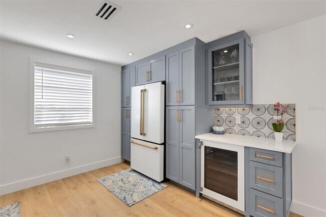 Building Photo - 4360 Chatham Dr