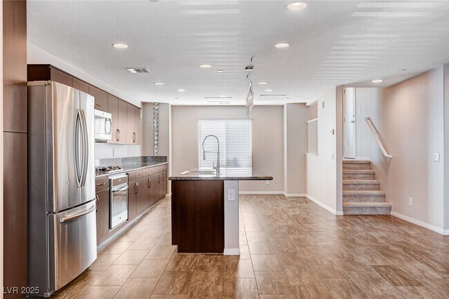 Building Photo - 9050 W Tropicana Ave