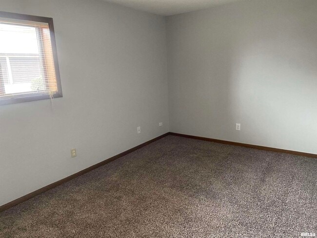 Building Photo - 3240 Parkwild Dr