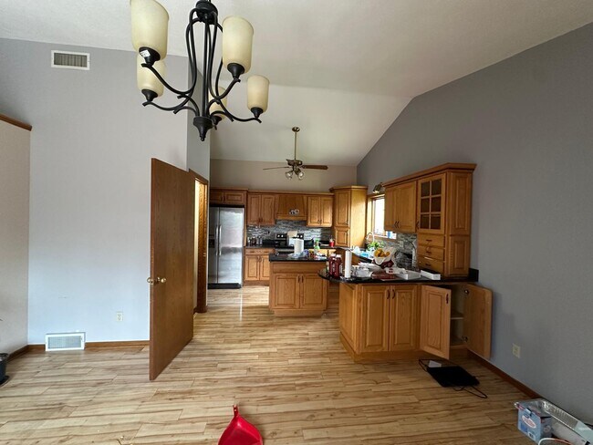 Building Photo - 543 Mahogany Way
