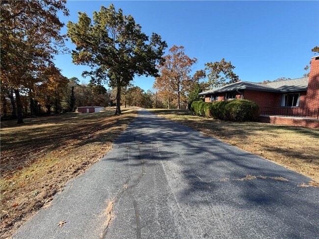 Building Photo - 1530 Lost Mountain Rd