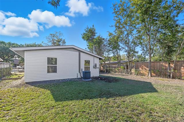 Building Photo - 2912 Charles Dr