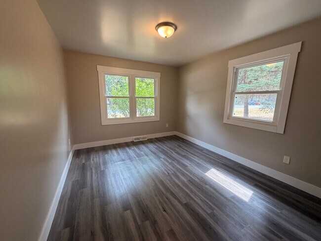 Building Photo - 5729 Ridgebrook Ave SE