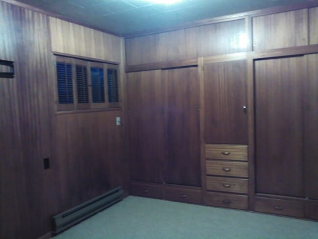 Building Photo - Large Shop Perfect for a home based business, plus 136 feet of waterfront.