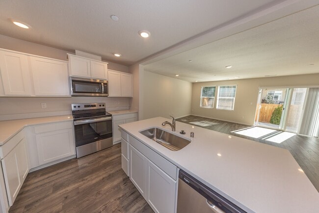 Building Photo - Brand New! - 3 Bedroom Townhome in Brush Prairie