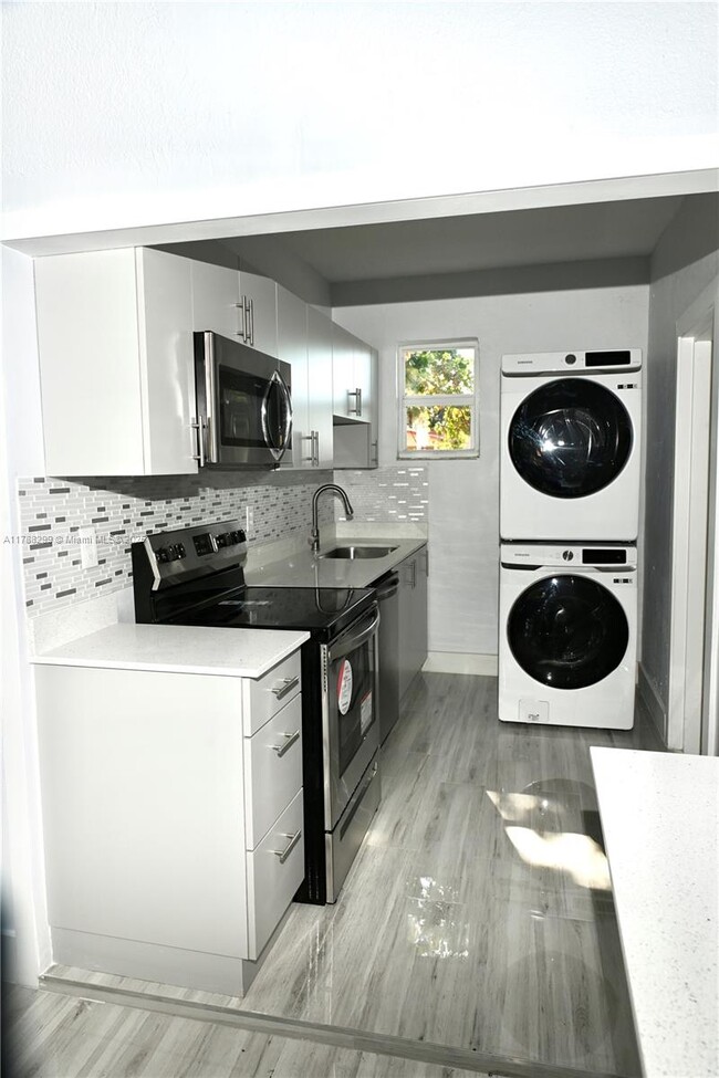 Building Photo - 747 NW 5th Ct